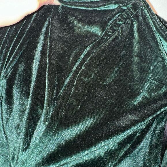 Lavish Alice LEILA Sparkle Emerald Green Velvet Dress with Off Shoulder Sz 4 - Picture 5 of 8